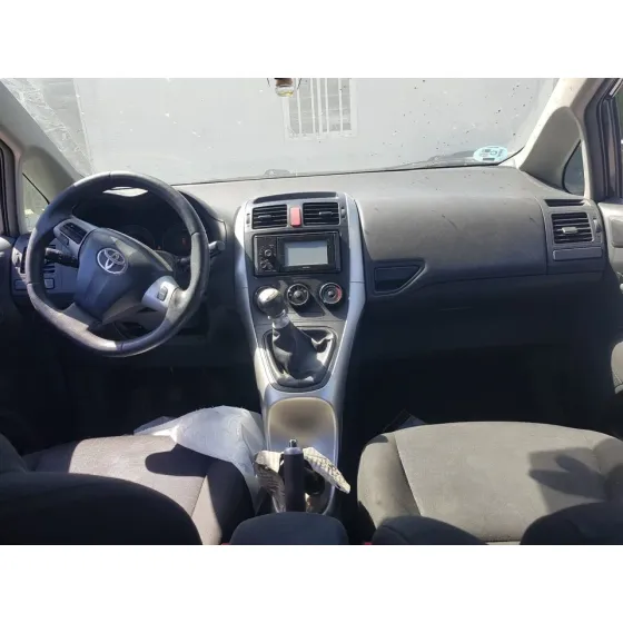 TOYOTA AURIS '2011 EDITION NEGRO