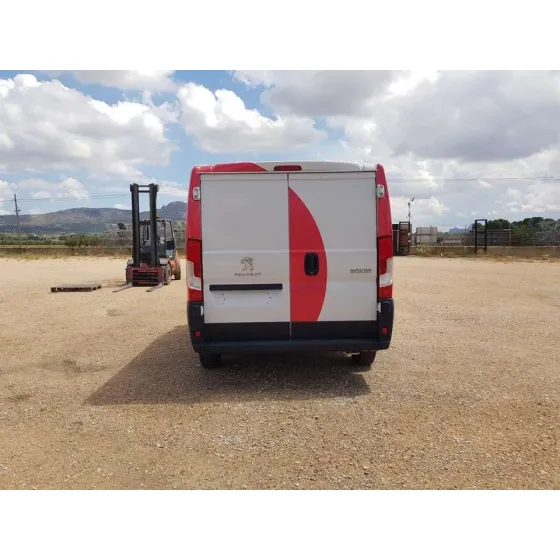 PEUGEOT BOXER FURGON '2021 330 L1H1 PREMIUM BLUEHDI 120 START&STOP BLANCO/ROJO