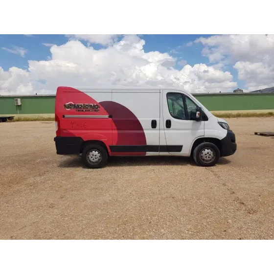 PEUGEOT BOXER FURGON '2021 330 L1H1 PREMIUM BLUEHDI 120 START&STOP BLANCO/ROJO