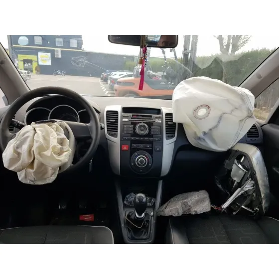 KIA VENGA '2010 BASIC NEGRO