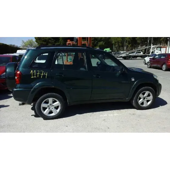 TOYOTA RAV 4 (A2) '2004 2.0 D-4D EXECUTIVE 4X4 (2003->) VERDE