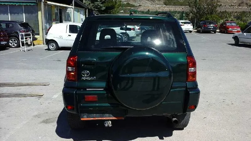 TOYOTA RAV 4 (A2) '2004 2.0 D-4D EXECUTIVE 4X4 (2003->) VERDE