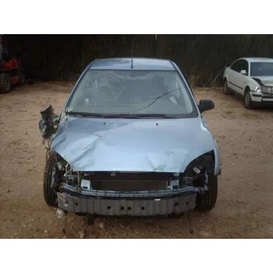 FORD FOCUS BERLINA (CAP) '2005 GHIA AZUL CLARO
