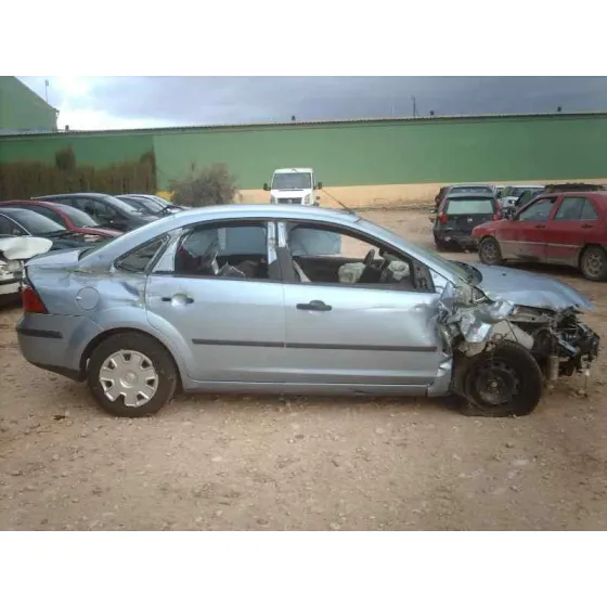 FORD FOCUS BERLINA (CAP) '2005 GHIA AZUL CLARO