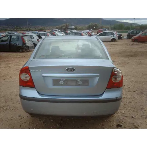 FORD FOCUS BERLINA (CAP) '2005 GHIA AZUL CLARO