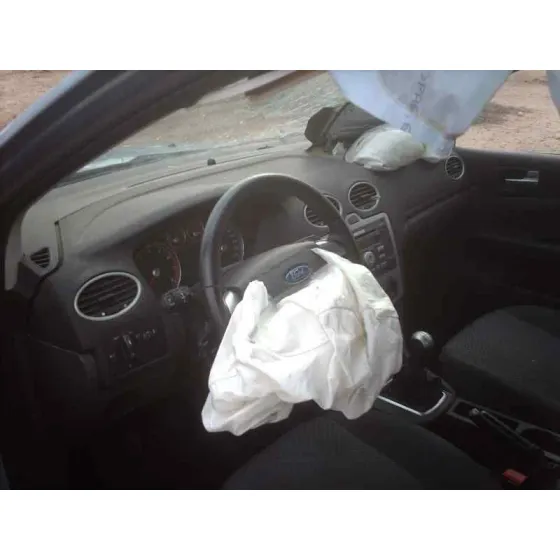 FORD FOCUS BERLINA (CAP) '2005 GHIA AZUL CLARO