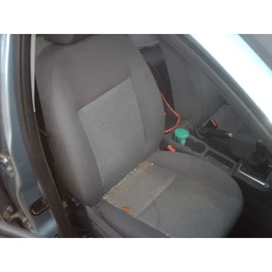 FORD FOCUS BERLINA (CAP) '2005 GHIA AZUL CLARO