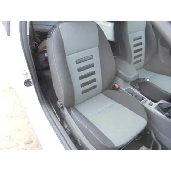 FORD FOCUS LIM. (CB4) '2010 TITANIUM BLANCO