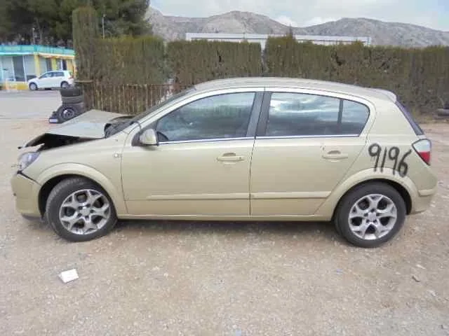 OPEL ASTRA H BERLINA '2004 COSMO DORADO