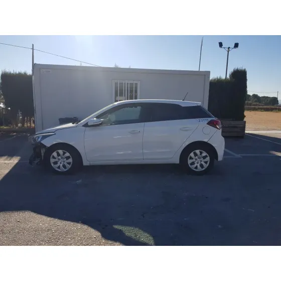 HYUNDAI I20 '2015 CLASSIC BLANCO