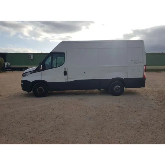 IVECO DAILY KA '2015 CAJA CERRADA GRAN ESPACIO 35S... BATALLA 3300 BLANCO
