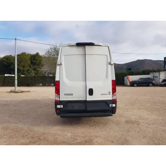 IVECO DAILY KA '2015 CAJA CERRADA GRAN ESPACIO 35S... BATALLA 3300 BLANCO