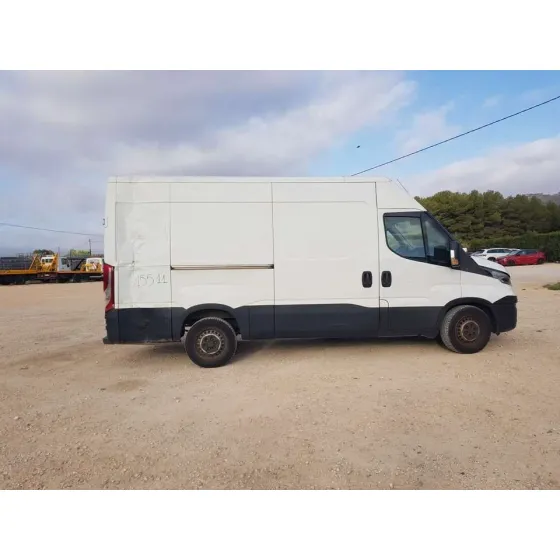 IVECO DAILY KA '2015 CAJA CERRADA GRAN ESPACIO 35S... BATALLA 3300 BLANCO