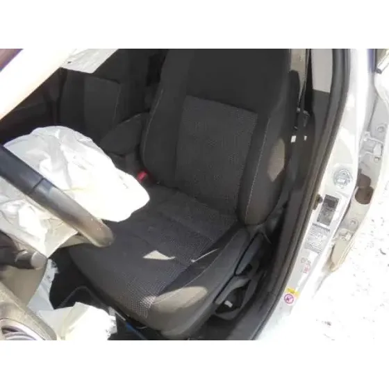 TOYOTA AURIS '2014 ACTIVE BLANCO