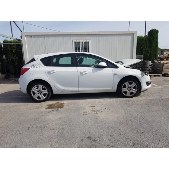OPEL ASTRA J LIM. '2014 COSMO BLANCO