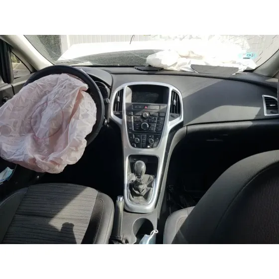OPEL ASTRA J LIM. '2014 COSMO BLANCO