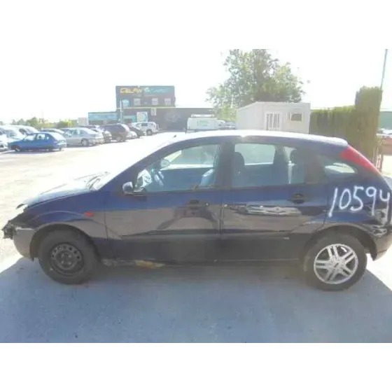 FORD FOCUS BERLINA (CAK) '2002 GHIA AZUL