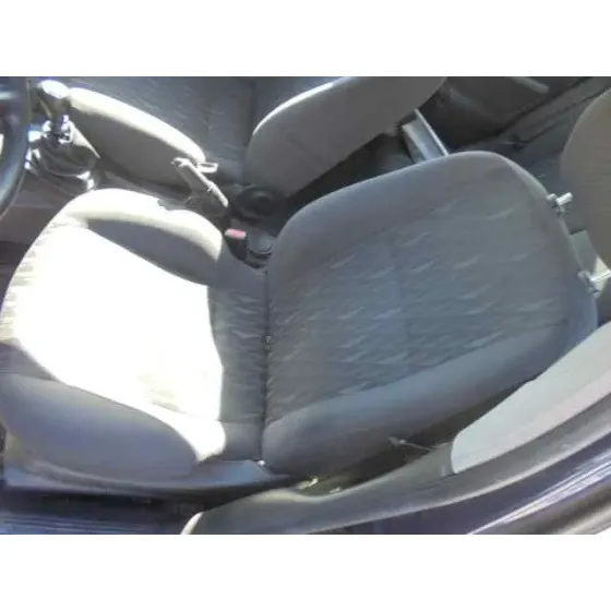 FORD FOCUS BERLINA (CAK) '2002 GHIA AZUL