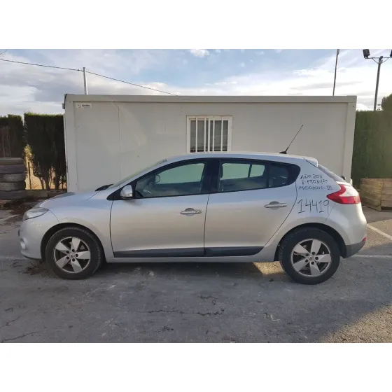 RENAULT MEGANE III BERLINA 5 P '2011 DYNAMIQUE GRIS