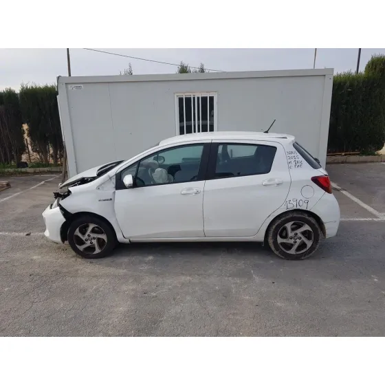 TOYOTA YARIS '2015 HSD ACTIVE BLANCO