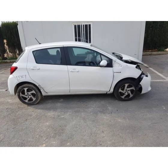 TOYOTA YARIS '2015 HSD ACTIVE BLANCO