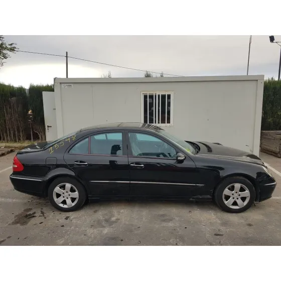 MERCEDES CLASE E (W211) BERLINA '2004 E 240 (211.061) NEGRO