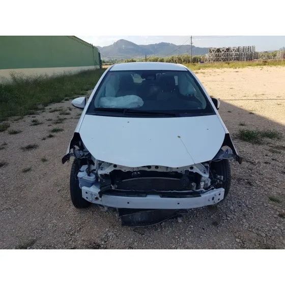TOYOTA YARIS '2018 ACTIVE BLANCO