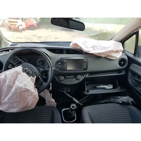 TOYOTA YARIS '2018 ACTIVE BLANCO