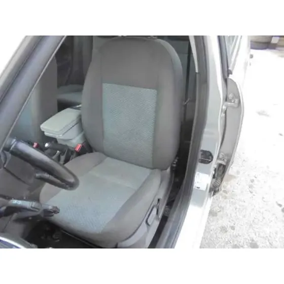 FORD FOCUS BERLINA (CAP) '2007 AMBIENTE (D) GRIS