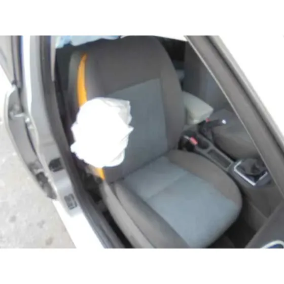 FORD FOCUS BERLINA (CAP) '2007 AMBIENTE (D) GRIS