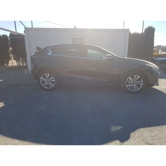 INFINITI Q30 '2018 1.5D NEGRO