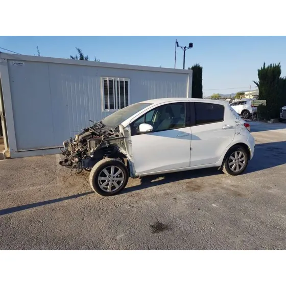 TOYOTA YARIS '2013 ACTIVE BLANCO