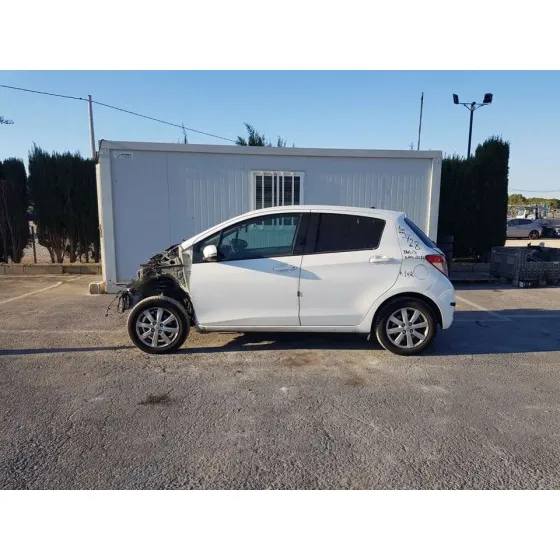 TOYOTA YARIS '2013 ACTIVE BLANCO