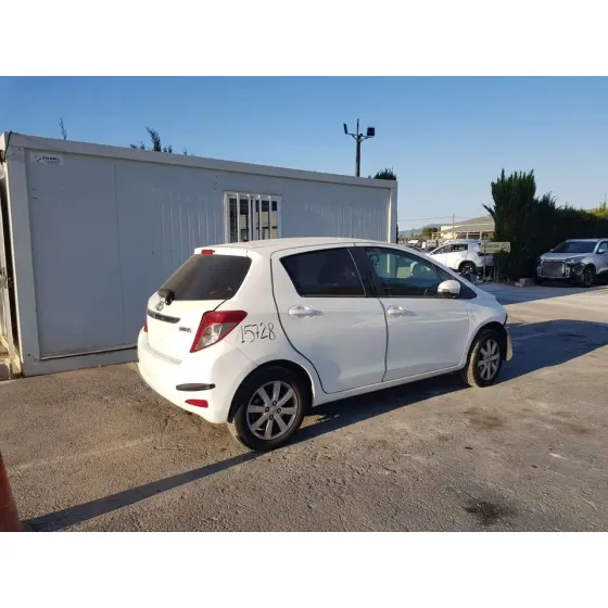 TOYOTA YARIS '2013 ACTIVE BLANCO