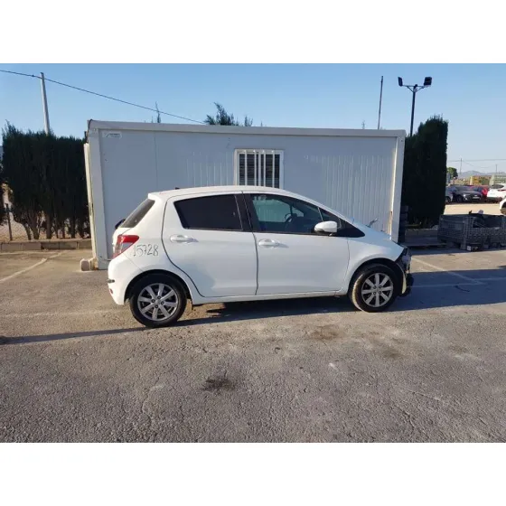 TOYOTA YARIS '2013 ACTIVE BLANCO