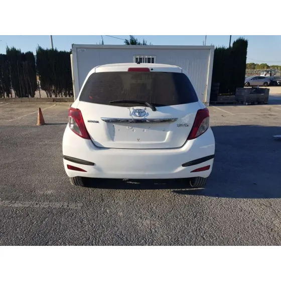 TOYOTA YARIS '2013 ACTIVE BLANCO