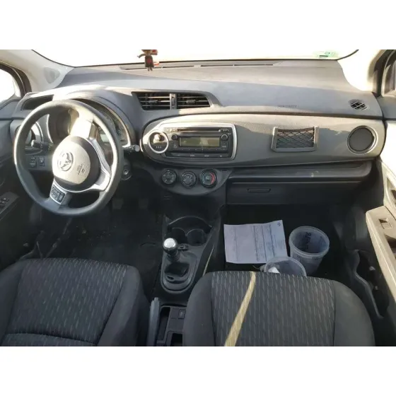 TOYOTA YARIS '2013 ACTIVE BLANCO