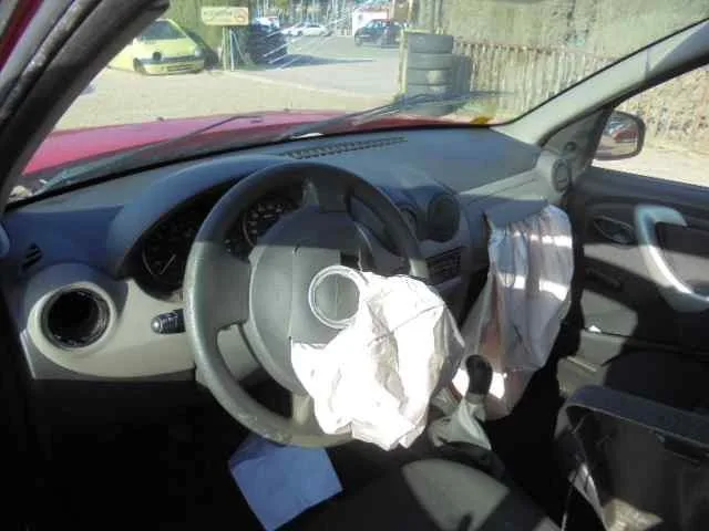 DACIA SANDERO '2011 BASICO ROJO