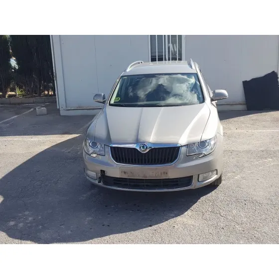 SKODA SUPERB COMBI (3T5) '2011 AMBITION DORADO