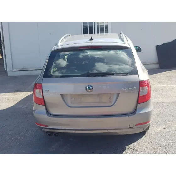 SKODA SUPERB COMBI (3T5) '2011 AMBITION DORADO