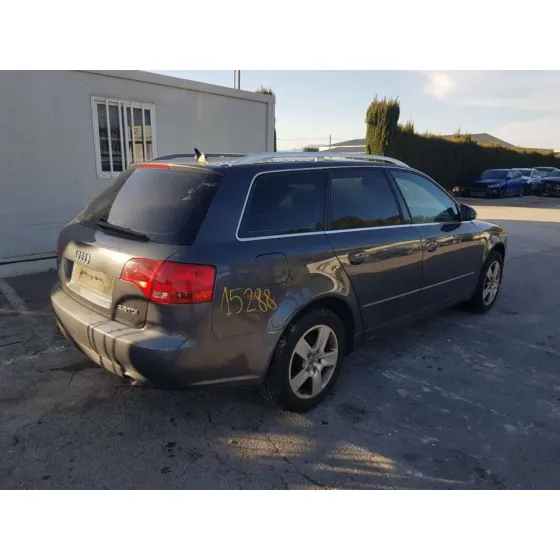 AUDI A4 AVANT (8E) '2005 2.5 TDI GRIS OSCURO