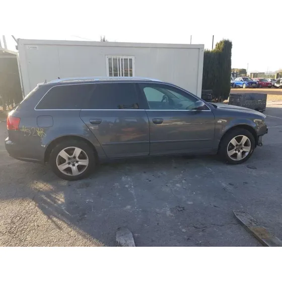 AUDI A4 AVANT (8E) '2005 2.5 TDI GRIS OSCURO