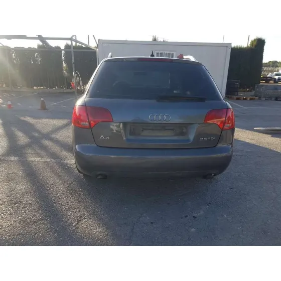AUDI A4 AVANT (8E) '2005 2.5 TDI GRIS OSCURO