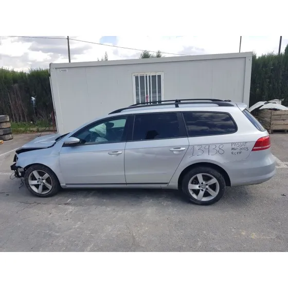 VOLKSWAGEN PASSAT VARIANT (365) '2013 HIGHLINE BLUEMOTION P. ABAJO B DER 15 0