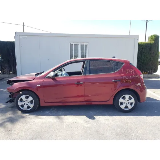 HYUNDAI I30 '2011 COMFORT ROJO