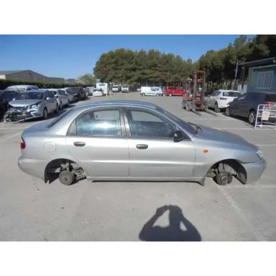 DAEWOO LANOS '1999 SE GRIS