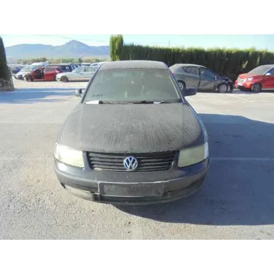 VOLKSWAGEN PASSAT BERLINA (3B2) '1998 BASICO NEGRO