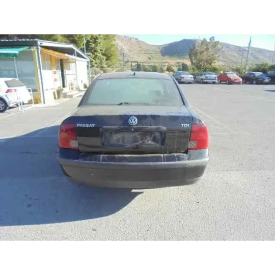 VOLKSWAGEN PASSAT BERLINA (3B2) '1998 BASICO NEGRO