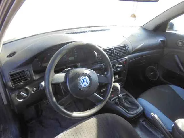 VOLKSWAGEN PASSAT BERLINA (3B2) '1998 BASICO NEGRO