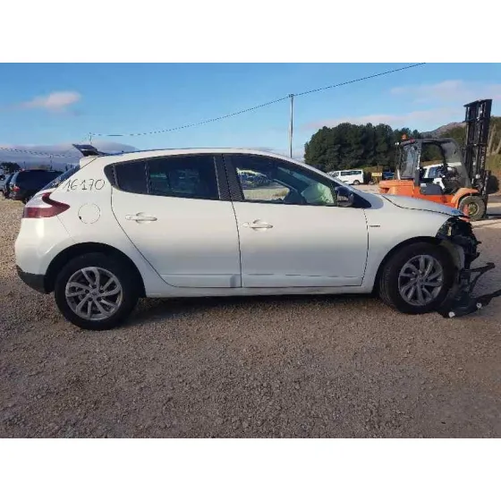 RENAULT MEGANE III BERLINA 5 P '2015 LIMITED BLANCO